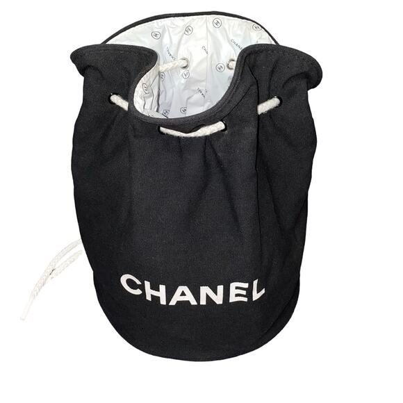 AUTH CHANEL Black & White Logo Large Jumbo Drawstring Canvas Bucket Bag Backpack main image 6